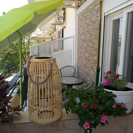 Πανσιόν Little Hause 3*