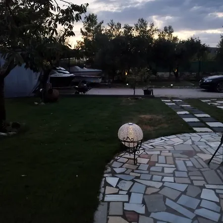 Πανσιόν Little Hause 3*
