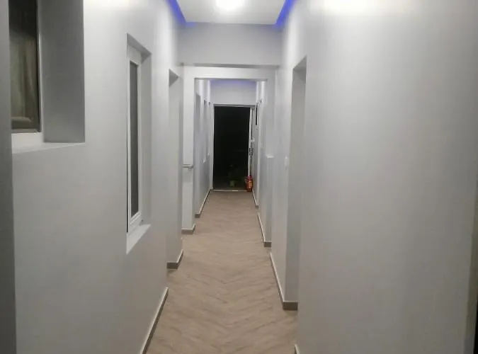 Pensión Little Hause 3*