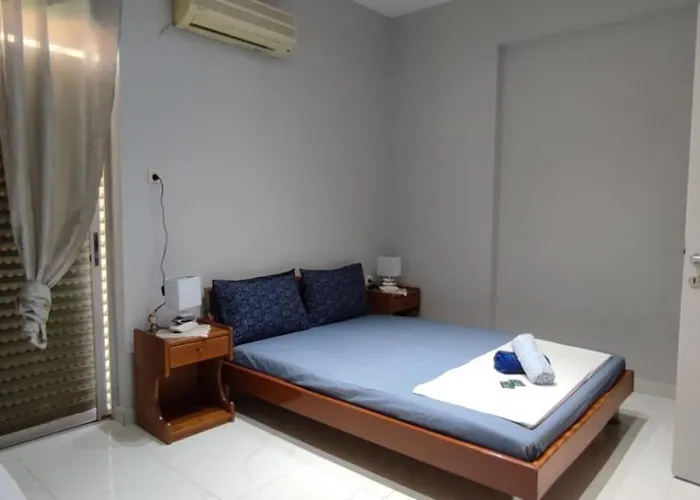 Little Hause Pensión Psakoudia