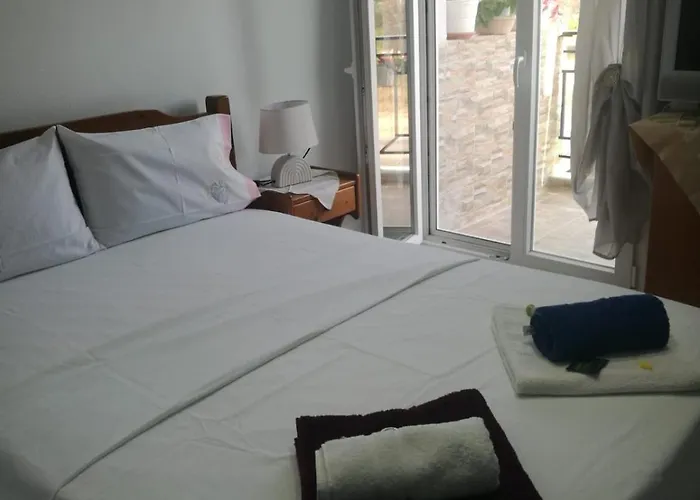 Little Hause Pensiune Psakoudia